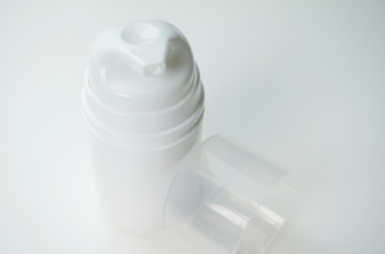 30 ml 50 ml 80 ml 100 ml 150 ml Bouteilles de pompe sans air cylindriques en plastique PP blanc