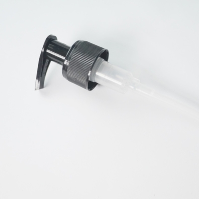 Pompes en plastique pour bouteilles 28/410 de couleur noire à nervures avec une production élevée