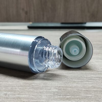 Vente en gros d'usine flacon pompe airless en plastique argenté de 15 ml, 20 ml, 30 ml pour emballage de soins de la peau