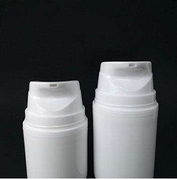 La pompe privée d'air cylindrique met la matière en bouteille plastique blanche 80ML 100ML 150Ml de pp