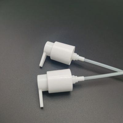 Pompe en plastique de la lotion 410 de pp 24 24mm blancs pour l'emballage de cosmétiques